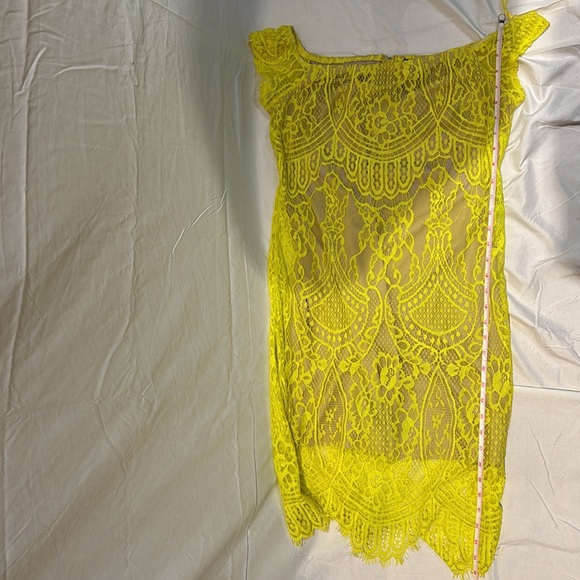 Lace dress - Picture 10 of 12